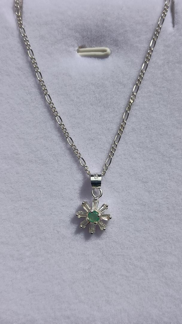 Cadena Con Esmeralda
